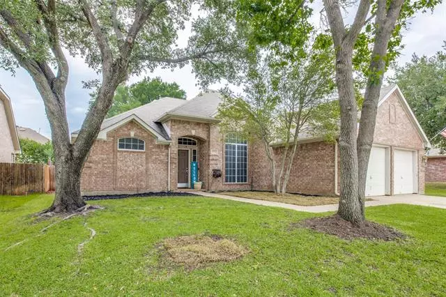 8216 Mount Shasta Circle, Fort Worth, TX 76137