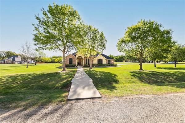 565 Highland Road, Springtown, TX 76082