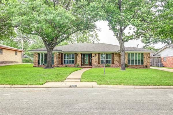 4301 Marys Creek Drive, Benbrook, TX 76116