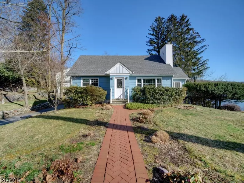 4 Evergreen Ter, Kinnelon Boro, NJ 07405