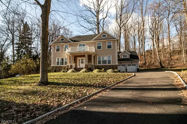 99 Tuttle Rd, Watchung Boro, NJ 07069