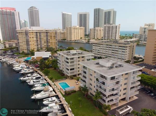 Hallandale Beach, FL 33009,126 Golden Isles Dr  #53A