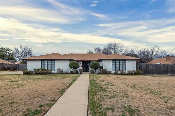 108 Haywood Drive, Benbrook, TX 76126