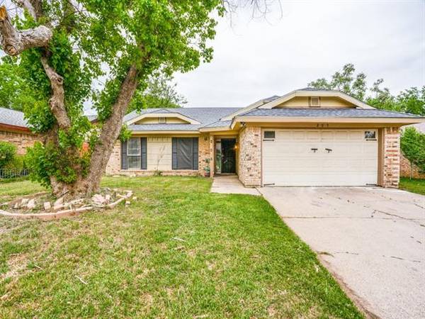 205 Kalmia Drive, Arlington, TX 76018