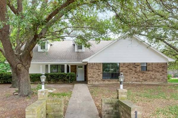 104 Woodhaven Place, Joshua, TX 76058