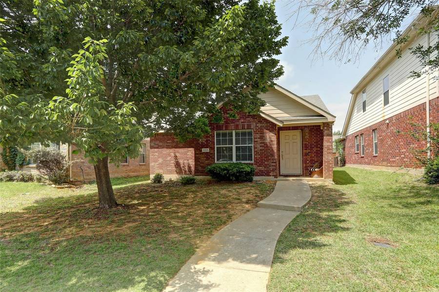 9005 WAYNE Street, Cross Roads, TX 76227