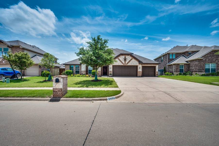 5430 Red Rose Trail, Midlothian, TX 76065