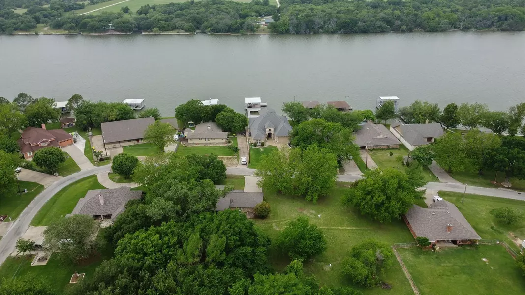 913 Thelma Drive, Granbury, TX 76049