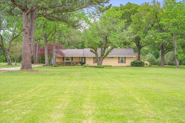 900 N Waldrip Street, Grand Saline, TX 75140