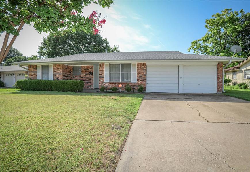 643 Oak Street, Burleson, TX 76028