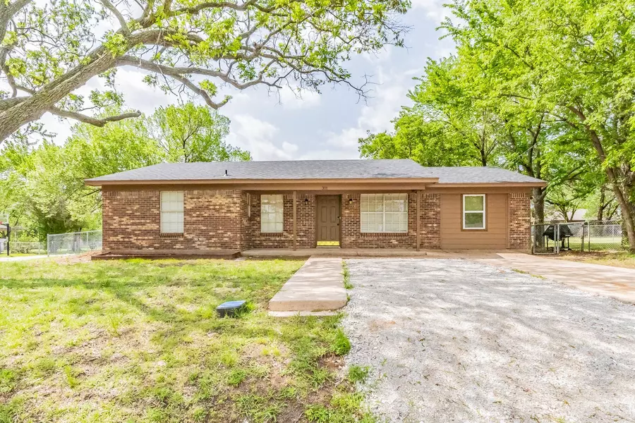 301 W 5th Street, Springtown, TX 76082