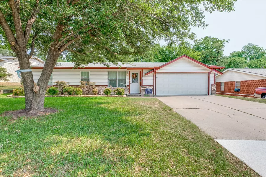 280 Belle Street, Bedford, TX 76022