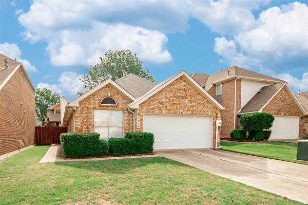 2105 Acosta Lane, Lewisville, TX 75067