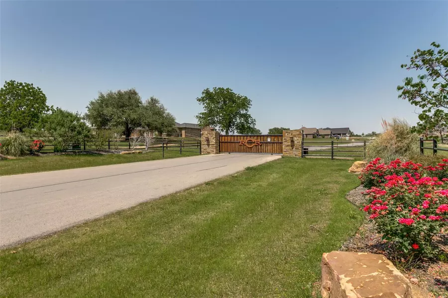 725 Coastal Meadows Court, Granbury, TX 76049