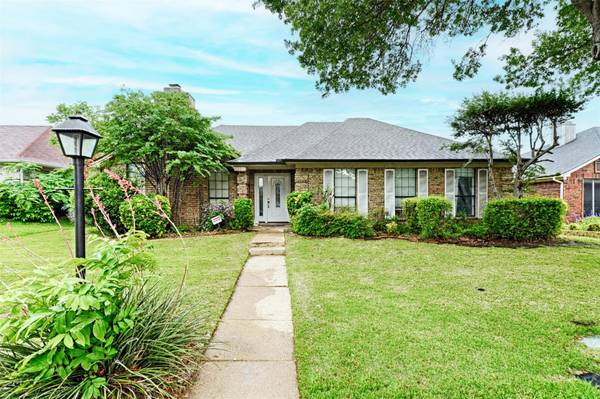 1521 Glenmore Drive, Lewisville, TX 75077