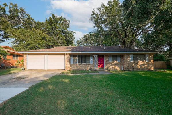 815 Clebud Drive, Euless, TX 76040