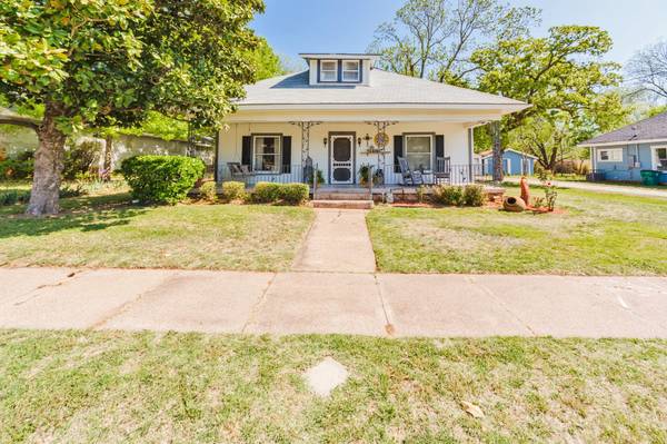 403 E Tarrant Street, Bowie, TX 76230