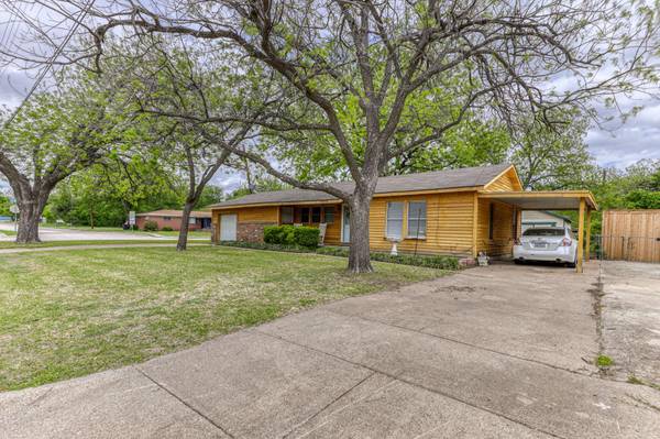 1001 Warden Street, Benbrook, TX 76126