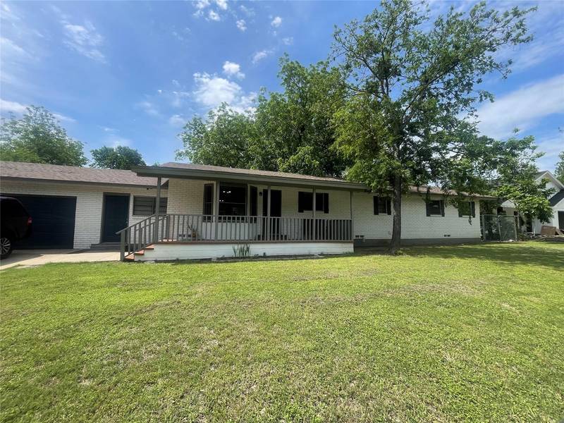 8229 Redonda Street, White Settlement, TX 76108