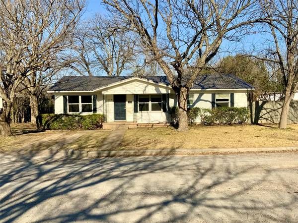 606 South Avenue L, Clifton, TX 76634