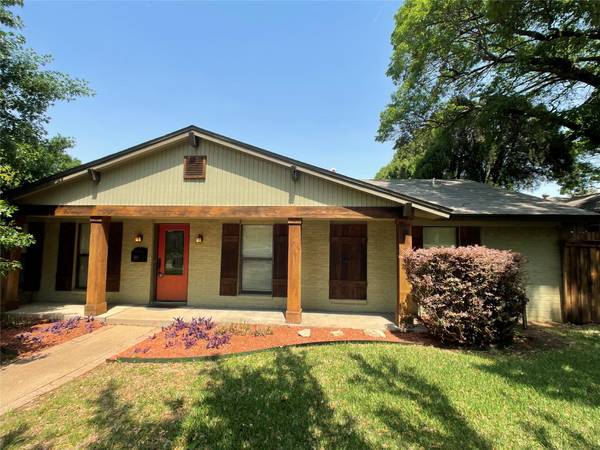 3831 Crestpark Drive, Farmers Branch, TX 75244