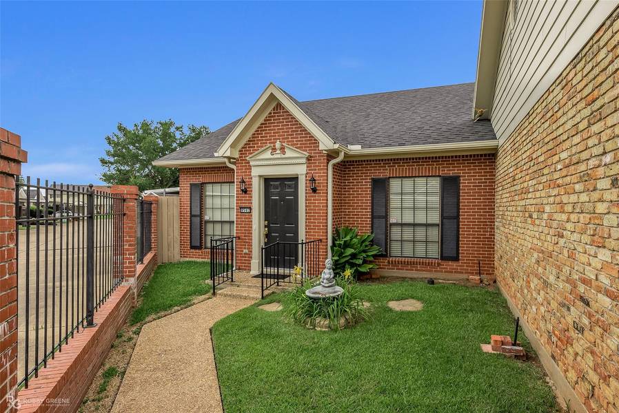 8542 Grover Place, Shreveport, LA 71115