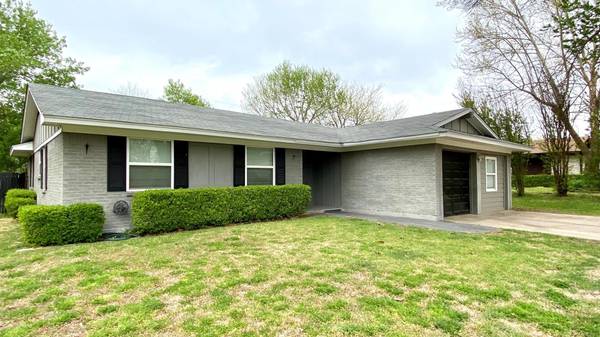 1809 Floral Drive, Gainesville, TX 76240