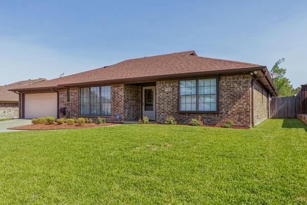 7125 Greenhill Trail, North Richland Hills, TX 76182