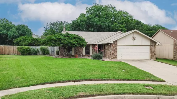 2610 Sprucewood Lane, Euless, TX 76039