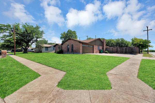 6800 Richardson Drive, Watauga, TX 76148