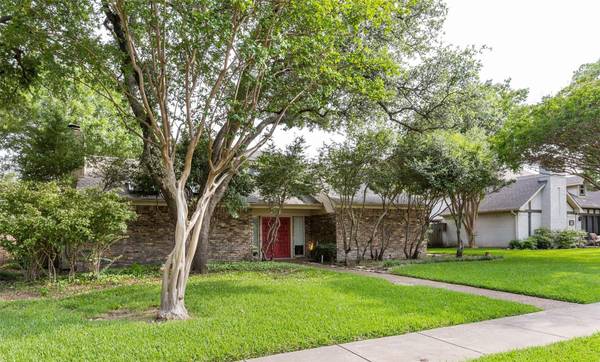 233 Woodcrest Drive, Richardson, TX 75080