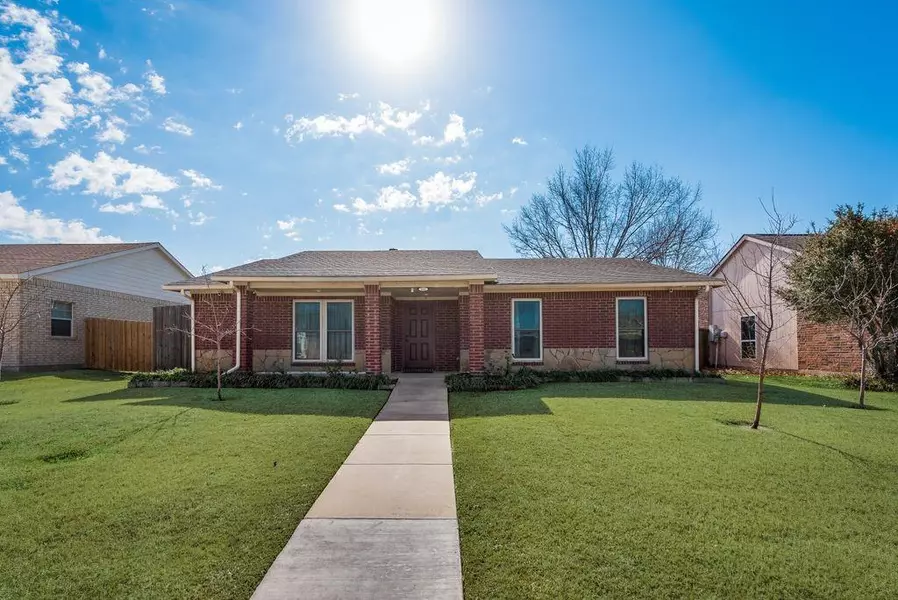 8302 Chesham Drive, Rowlett, TX 75088