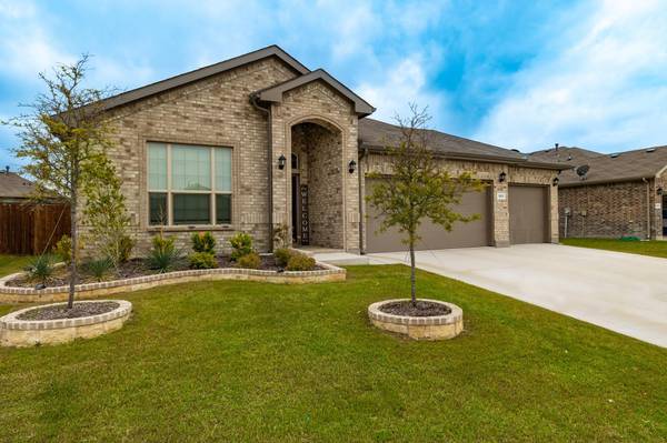 525 Lindisfarne Lane, Saginaw, TX 76131