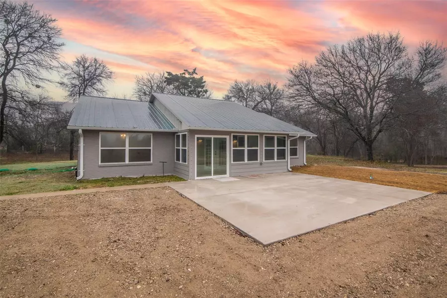 39 Poage Road, Whitewright, TX 75491