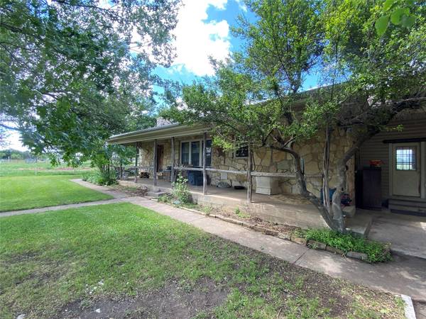 Haslet, TX 76052,525 County Road 4840