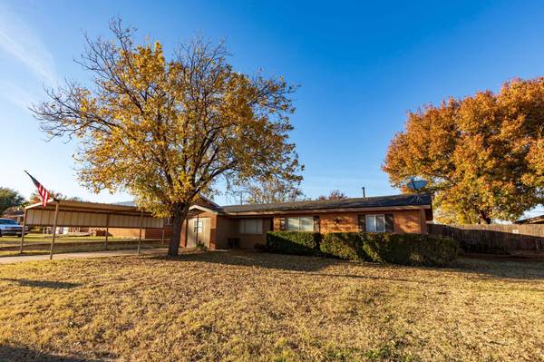 913 E Johnston Street, Rotan, TX 79546