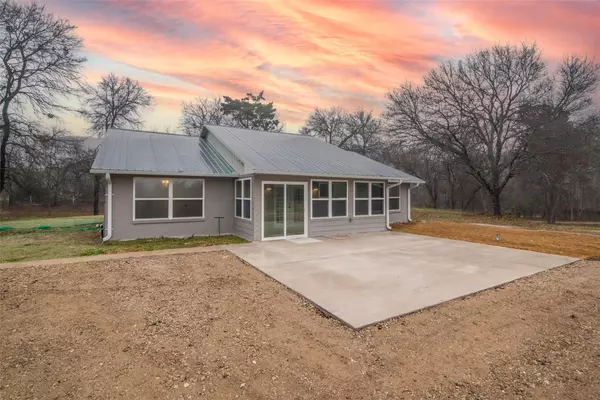 39 Poage Road,  Whitewright,  TX 75491