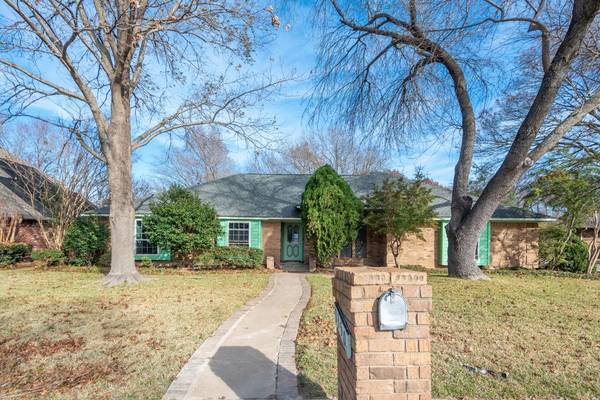 1350 Thunderbrook Drive, Desoto, TX 75115