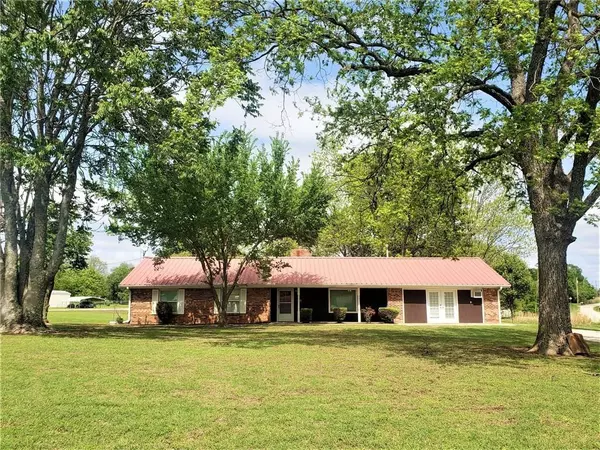 Holdenville, OK 74848,503 W 10th Street