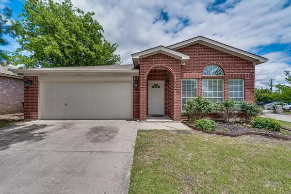 7961 Gardengate Lane, Fort Worth, TX 76137