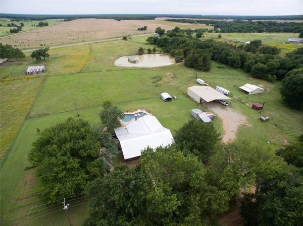 497 County Road 2141, Telephone, TX 75488