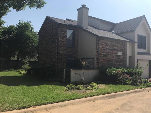 827 W Harwood Road #A, Hurst, TX 76054