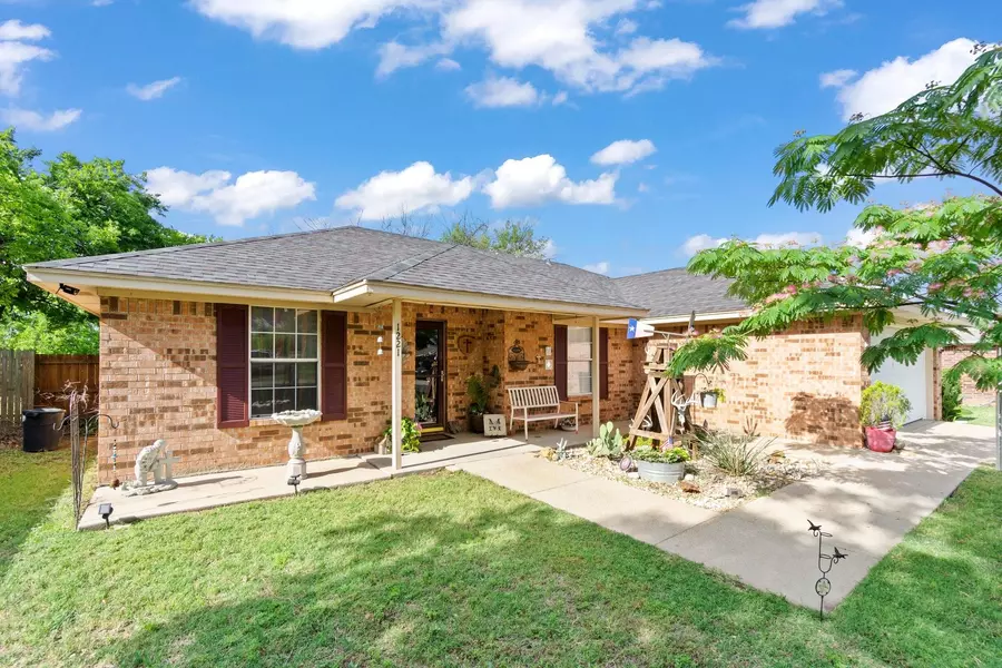 1221 Elmira Street, Weatherford, TX 76086