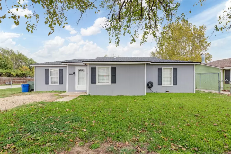 4440 Hodgkins Road, Lake Worth, TX 76135