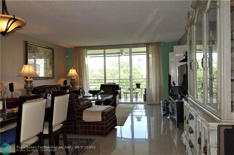 Pompano Beach, FL 33069,545 Oaks Ln  #401