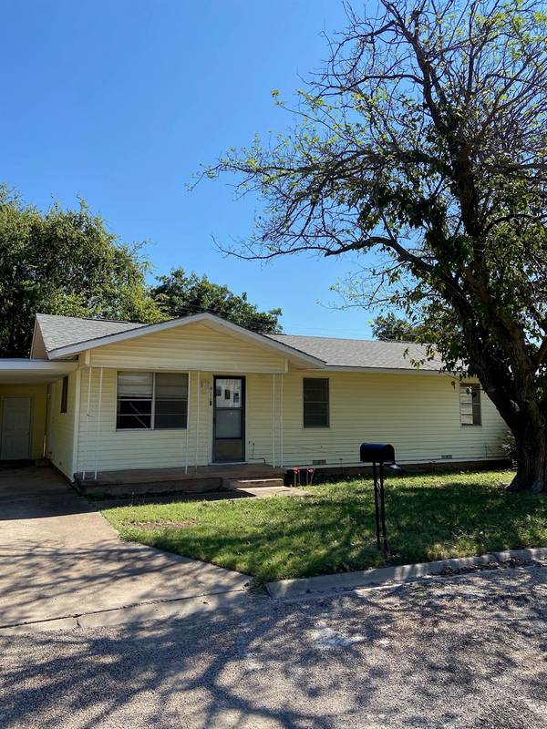 412 Hillcrest, Olney, TX 76374