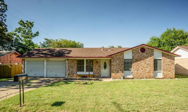 4713 Leonard Street, Forest Hill, TX 76119