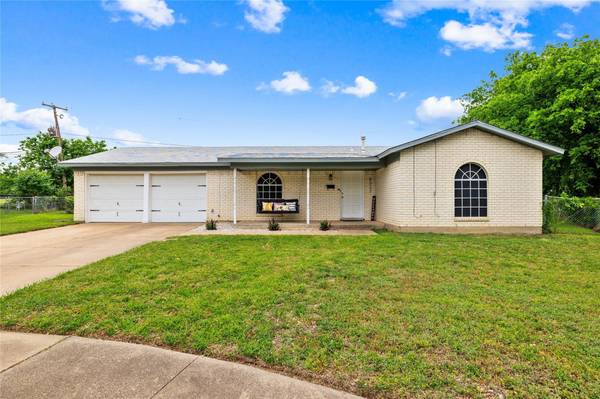 6337 Solona Circle N,  Haltom City,  TX 76117