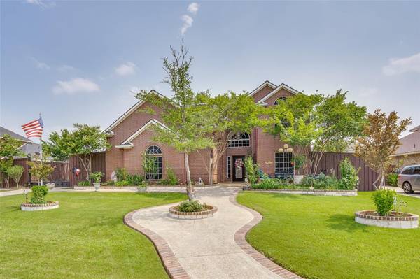 1108 River Rock Drive, Kennedale, TX 76060