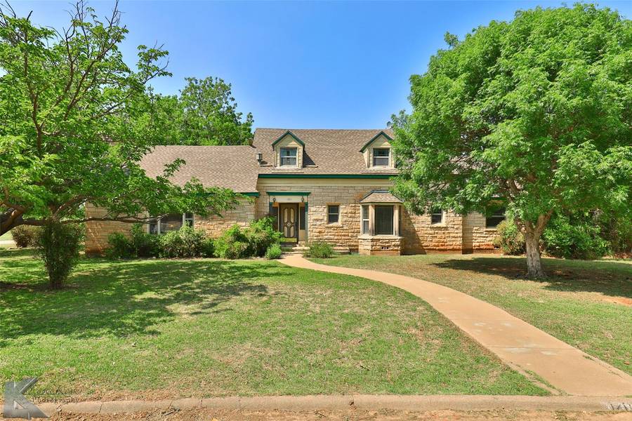 1201 E Wells Street, Stamford, TX 79553